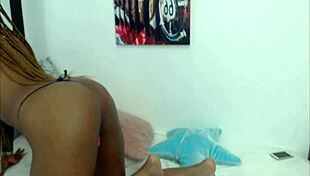 sexy ebony black babe performs on webcam