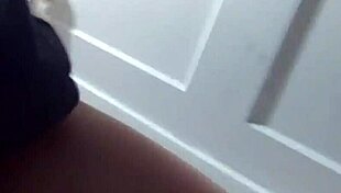 Kingdingoling Makes Alizae's Pussy Squirt Nonstop