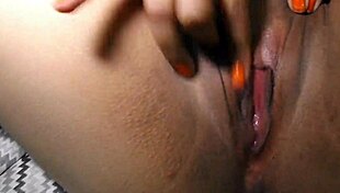 Tetona masturbates in hotel