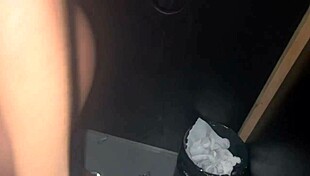 I felt so excited watching novinha transa e chupa na glory hole da casa de swing