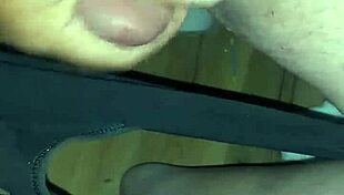 Watch me play with my dick like this!