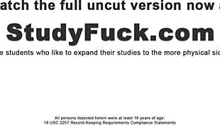 טין בלונדינית 18+ כוס נאכלת על ידי מדריך, כל כך לוהט! 😍