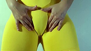 Look at that tight pussy in vacuum leggings, showing everything off provocatively!