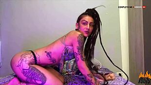 Caroleta Roots Shows Off Sexy Body And Orgasms With Vibrator