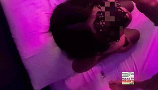 en la cara a karlita frente a su marido biggoton botudo y sombrerudo 😏