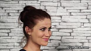 Hottie swallows jizz in blowbang facial