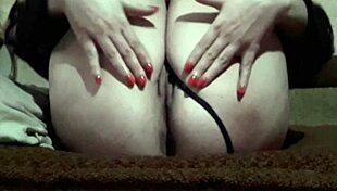 Hot milf reaches orgasm in homemade amateur video 😍