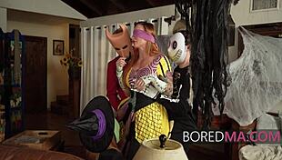 Хелоуин семейно свободно използване с Еви Кристиан и София Лок