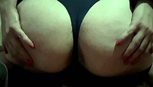 Hot milf reaches orgasm in homemade amateur video 😍