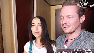 Smeđokosa tinejdžerka 18+ jebe na prvom sastanku