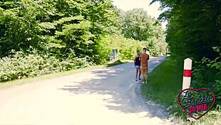 lucille showing her petit cul 😏