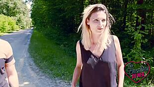 lucille showing her petit cul 😏