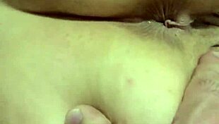 brincando com o cu virgem