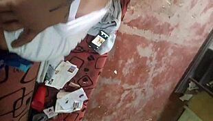 Viene A Pedir Azucar Pero Tiene Que Ganarsela Con Sexo Amateur