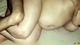 パンジャブインドゥ妻がアスとマンコをファックされる、ダーティートーク付き