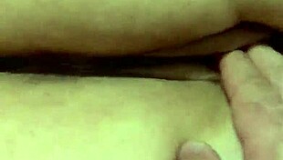 brincando com o cu virgem