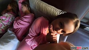 Cewek remaja ditumbuk keras di seks intens