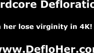 Красивая блондинка-подросток 18+ Лейзка Геренда мастурбирует во время кастингового интервью.