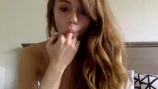 Teen Girl Masturbates Passionately on Webcam