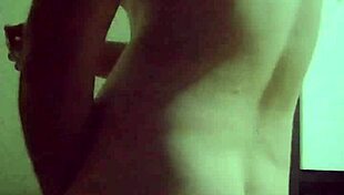 Хочешь увидеть, как Сина Малвако мастурбирует голая после душа?