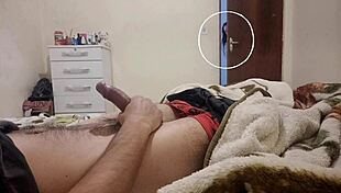 Dia tangkap aku ngejilat bola dan nyedot kontol besarnya deepthroat