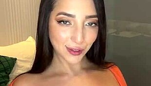 latina webcam star lis teases fans with natural assets