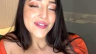 latina webcam star lis teases fans with natural assets