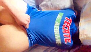 Cogiendom a mi amiga while my wife’s at work feels so wrong