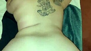 rubia traga toda la polla y se venga a chorros