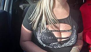 oh man, pinky pussy flashes her tits for the lads while driving 😏