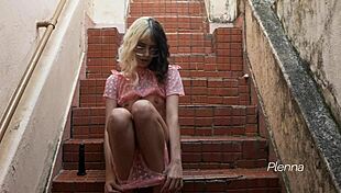 me escondi no fundo de casa para me masturbar com brinquedos