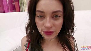 嘿，看麦迪·梅在她的屁股里接硬鸡巴？