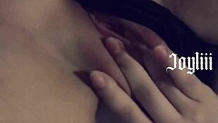 Joyliii, are you moaning in orgasm while sexting with your fan nude?