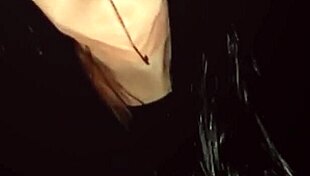 Belle ladyboy asiatique se fait sodomiser dans les toilettes publiques vidéo masturbation