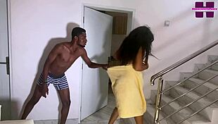 Gue ambil handuk adik tiri gue dan bikin dia naik kontol besar gue