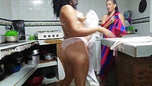 Ella Le Gusta Ver Mi Co�o Desnudo Y Yo Estoy Muy Caliente