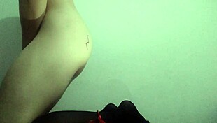 linda wants anal with that dildo