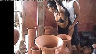 Parei o carro na rodovia e dei a buceta sem camisinha numa barraquinha, getting fucked outdoors with cumshot