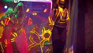Safaris 2000 live dance performance from Mexico