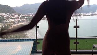 foreverlicious gives a holiday blowjob with cumshot 😘