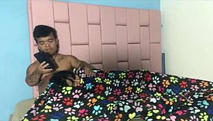 Mi Hermanastra Se Queda En Mi Habitación Preciso Cuando Empiezo A Masturbarme Así Que La Puse A Mamar Para Quitar La Calentura