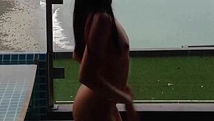 foreverlicious gives a holiday blowjob with cumshot 😘