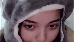 Novinha Cantik Menelan Kontol di 69