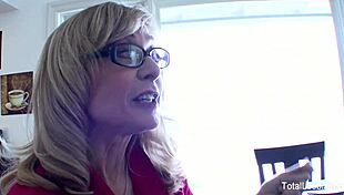 Busty milf fucks teen babe 😍