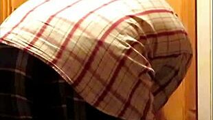 check out this restrained housewife getting whipped in the garage 😈