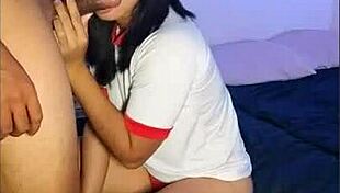 Cogida Usando Un Conjunto Deportivo Japones