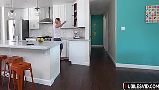 minxx marii in family pies s27-e4 demands coffee or copulation