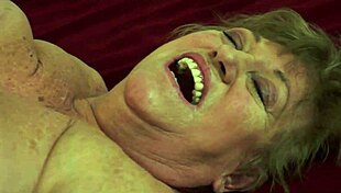 Hé, Envie de Voir cet Anal Chaud avec une Brit Mature ?