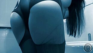 Alisha sweet strippt f�r dich und l��t sich ersatzweise ficken