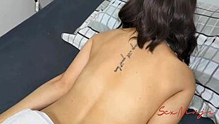 Erste Massage-Klientin entpuppt sich als meine kurvige Stiefmutter mit großen Titten und Muschi